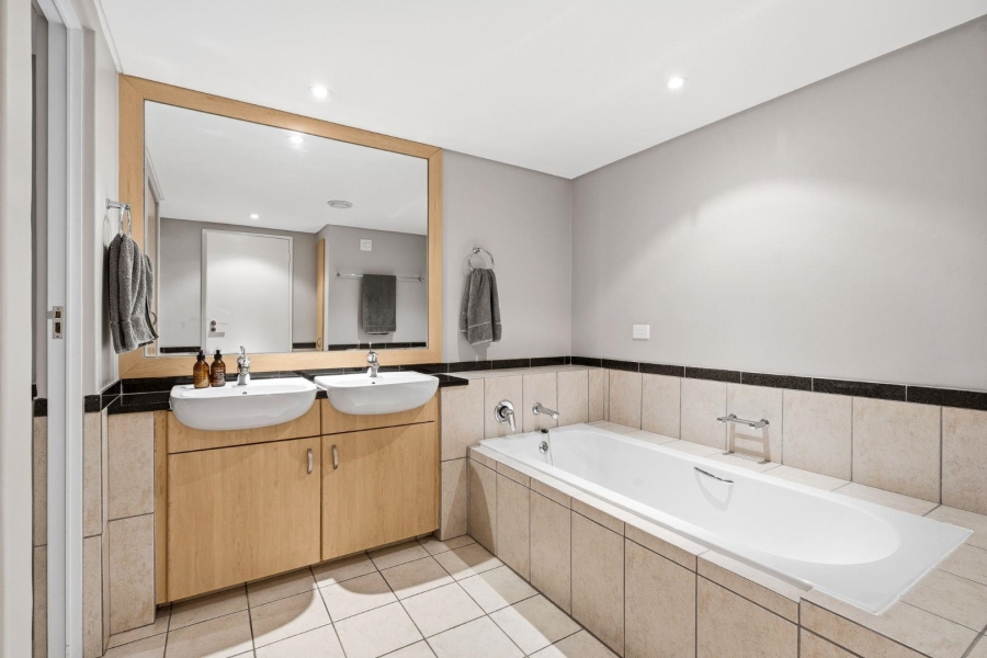3 Bedroom Property for Sale in Mouille Point Western Cape